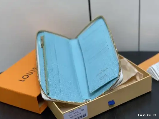 First bag cm LOUIS WALLET-10*20*2 ZIPPY VUITTON 0510